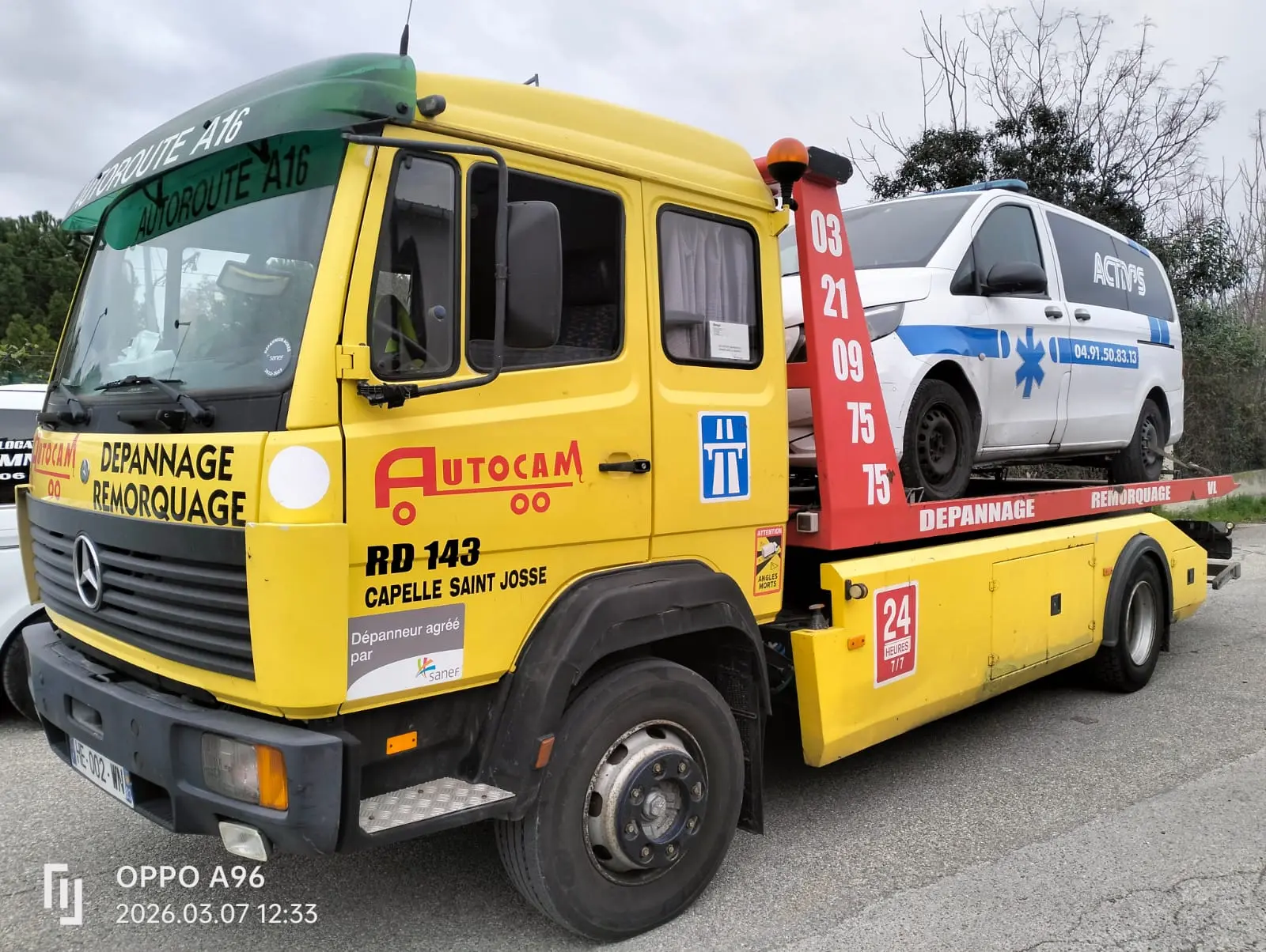 Remorquage spécialisé d'une ambulance Mercedes Vito à Marseille par le dépanneur V.R.D 83