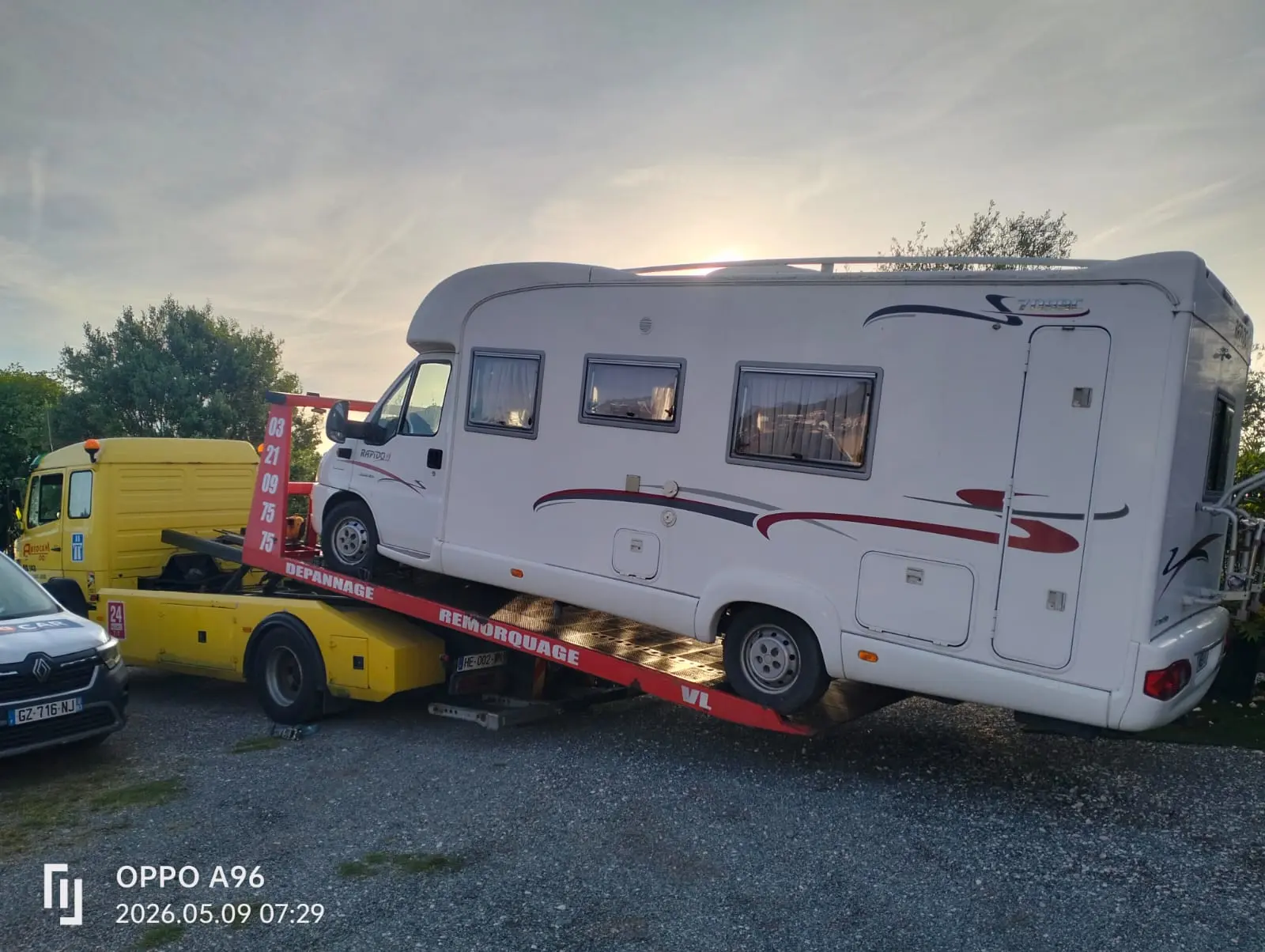 Remorquage professionnel d'un camping-car Fiat Ducato de La Farlède à Hyères l'Almanarre par V.R.D 83