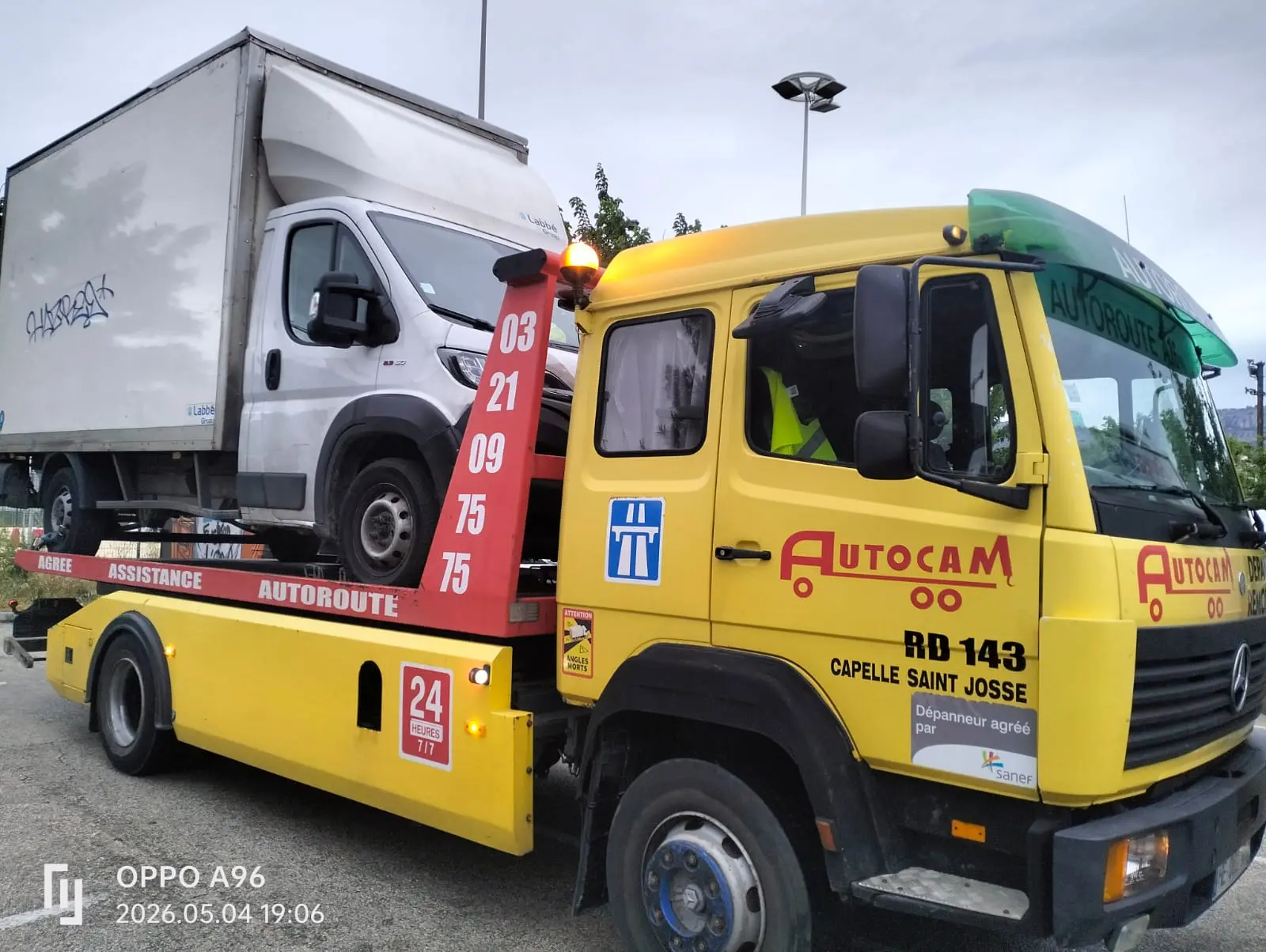 Remorquage d'un camion Fiat Ducato avec hayon à La Ciotat vers La Garde par V.R.D 83