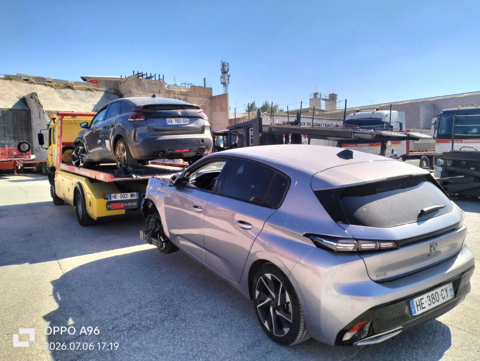 Rapatriement longue distance de deux véhicules accidentés de Saint-Tropez à Perpignan par V.R.D 83