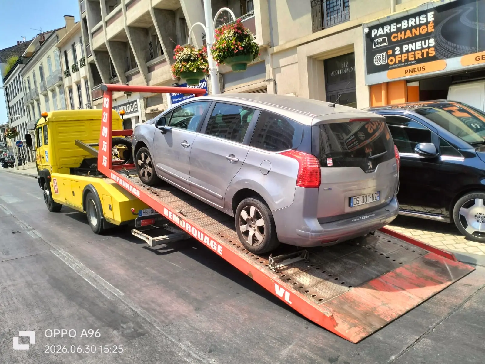 Dépannage et remorquage d'un SUV Peugeot 5008 de La Garde à Toulon par V.R.D 83